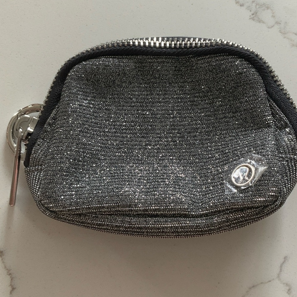 Lululemon Everywhere Belt Bag Nano
Glitter